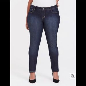Torrid curvy skinny Jean 12R super stretch